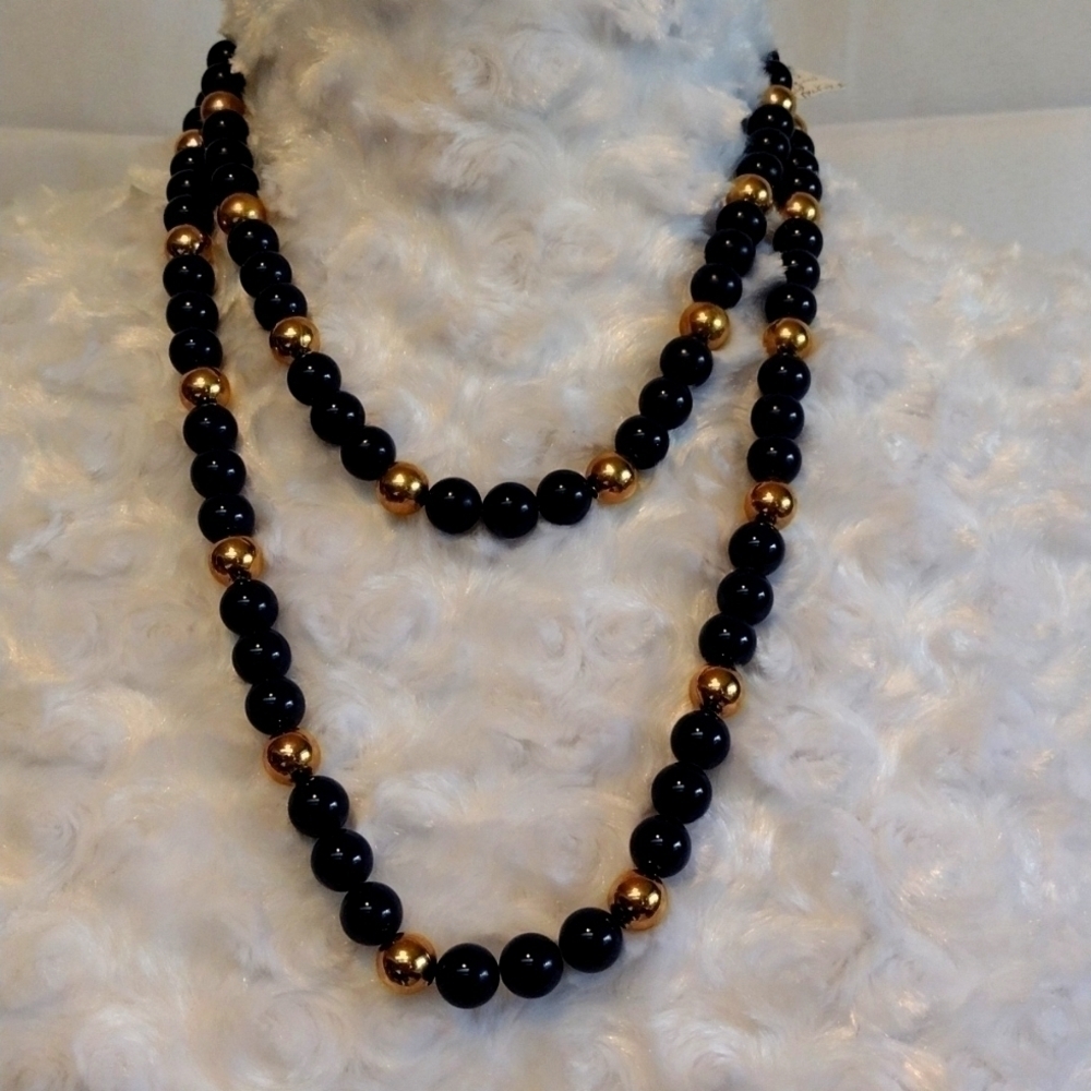 𝅺BLUE and gold beaded necklace set